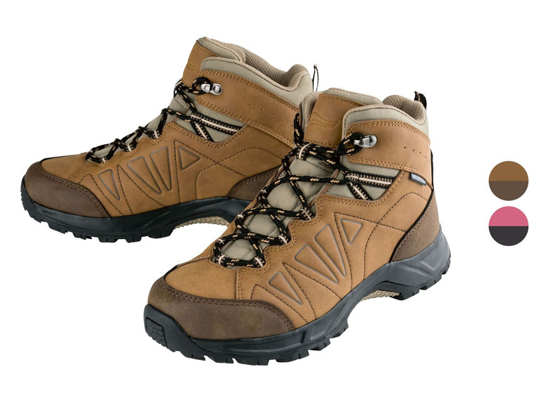 Zwei Paar braune Wanderschuhe mit Schnürsenkeln.