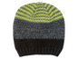 Graue und schwarze Strickmütze mit grünen Streifen.