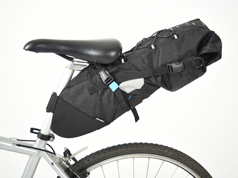 Ein Fahrrad mit Satteltasche und Gepäckträger.