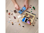 Ein Lego Harry Potter Set mit Hogwarts und Minifiguren.