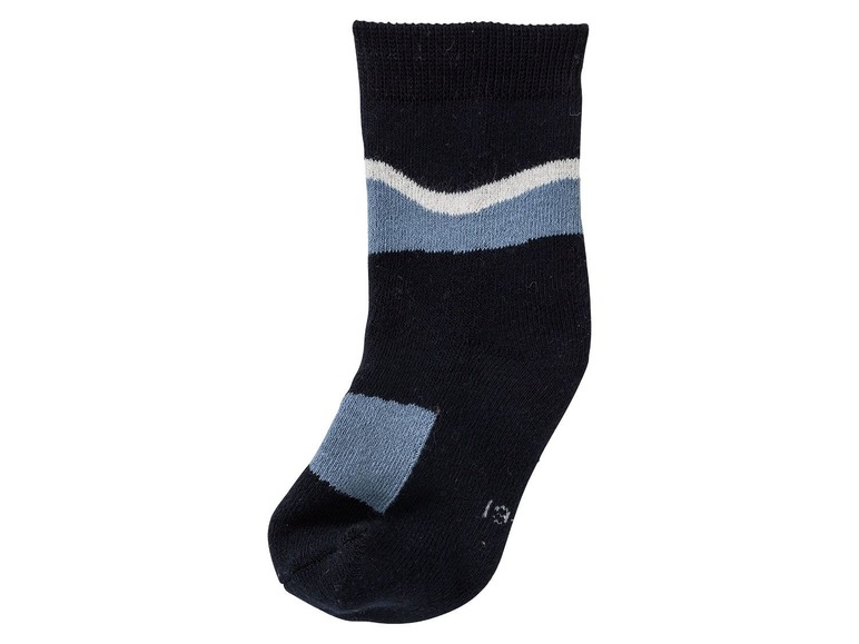 Ein Paar blaue Socken mit weißen Streifen.