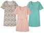 Drei Nachthemden: eins mit Paisley-Muster, eins rosa und eins mintgrün.