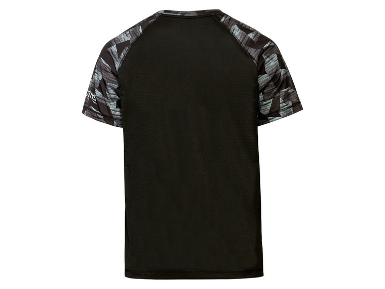 Ein schwarzes T-Shirt mit Activewear-Logo und Camouflage-Druck auf den Ärmeln.