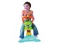 Ein Kind reitet auf einem Vtech Springfrosch.