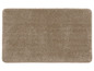 Eine beige Badezimmermatte aus Plüsch.