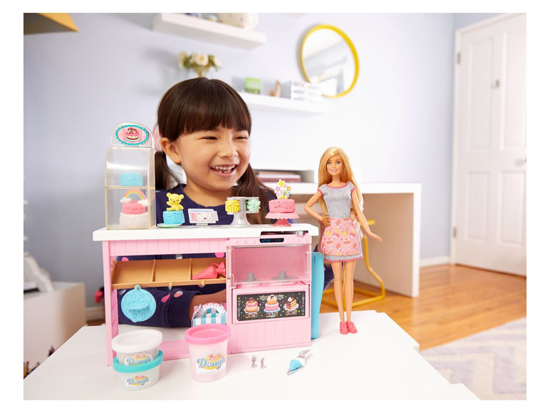 Gehe zu Vollbildansicht: Barbie Tortenbäckerei und Puppe Spielset - Bild 2
