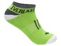 Grüne Everlast Socken mit weißen und grauen Akzenten.