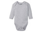 Ein grauer Baby-Body mit langen Ärmeln von Lupilu.