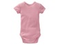 Ein rosa Babybody mit kurzen Ärmeln.