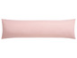 Ein rosafarbener Kissenbezug für ein langes Kissen.
