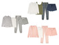 Drei Pyjama-Sets mit langen Ärmeln, Tanktop und kurzen Hosen.