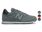 Ein grauer New Balance Sneaker.