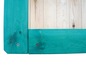 Die Ecke eines Holzrahmens, in Türkis lackiert.