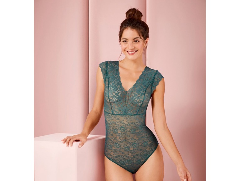 Gehe zu Vollbildansicht: ESMARA® Lingerie Body, mit Spitze, Zwickel mit Druckknopfverschluss, Rückenausschnitt - Bild 20