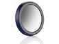 Ein runder, dunkelblauer Handspiegel mit einem silbernen Spiegel.
