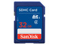 Eine blaue SanDisk SDHC-Speicherkarte mit 32 GB Speicherkapazität.