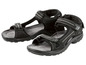 Zwei Paar schwarze Sandalen mit Schnallen.