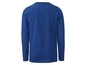 Ein dunkelblaues Langarmshirt.