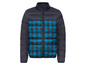 Eine dunkelblaue Steppjacke mit Karomuster.
