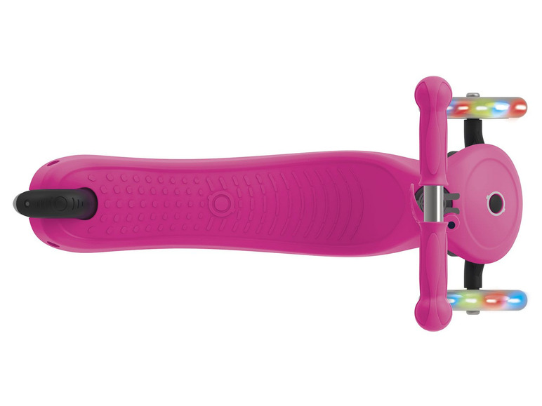 Ein rosa Tretroller mit leuchtenden Rädern.