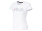 Ein weißes T-Shirt mit dem Fila-Logo.