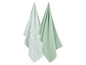 Zwei mintgrüne Handtücher, eines mit einem Blattmotiv.