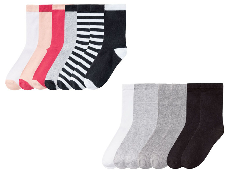 Sortiment Socken in verschiedenen Farben und Mustern, darunter schwarze Socken mit weißen Streifen.