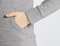 Ein grauer Hoodie mit einer Tasche