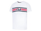 Weißes T-Shirt mit Fila-Logo und roten und blauen Streifen.