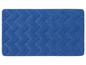 Blaue Badezimmermatte mit Rautenmuster.