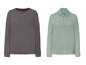 Zwei einfarbige Strickpullover mit langen Ärmeln, einer mit Rundhalsausschnitt und einer mit Stehkragen.