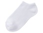 Weiße Socken für den Knöchel.