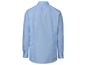 Ein hellblaues Hemd mit langen Ärmeln.