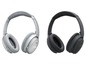 Zwei Paar Bose QuietComfort 35 II kabellose Over-Ear-Kopfhörer in Silber und Schwarz.
