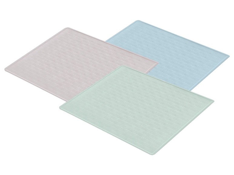 Drei farbige Tischsets mit Karomuster.