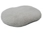 Ein weiches, graues, rundes Kissen für den Boden.