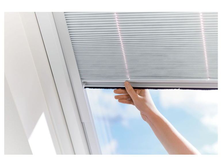 Gehe zu Vollbildansicht: LIVARNO home Thermo Plissee Teleskop für Velux-Dachfenster 49,4 x 75-118 cm - Bild 8