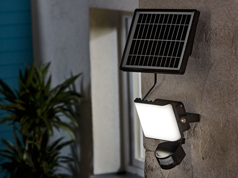 Gehe zu Vollbildansicht: LIVARNO LUX LIVARNO LIVING® LED-Solarstrahler, mit Bewegungsmelder, 9 Watt, 30.000 Stunden Leuchtdauer - Bild 9