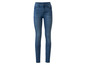 Eine blaue Skinny Jeans für Frauen.