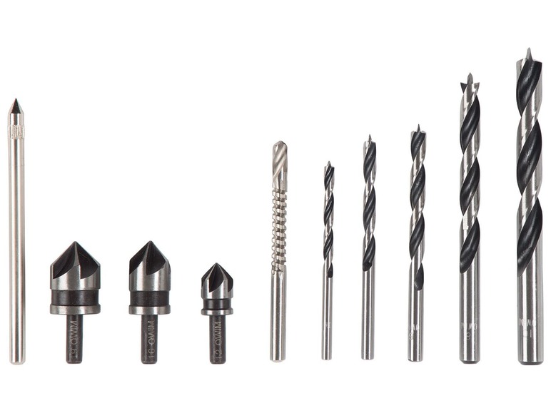 Ein Satz Bohrer, darunter ein Zentrierstempel, konische Bohrer und Spiralbohrer.