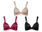 Drei BHs in verschiedenen Farben: Hautfarbe, Rot und Schwarz.