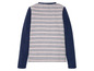Ein gestreiftes Langarmshirt.