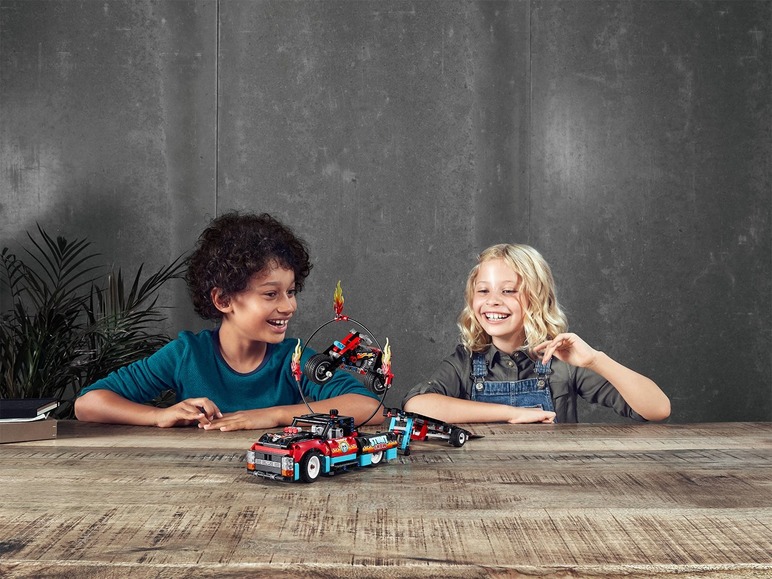 Gehe zu Vollbildansicht: LEGO® Technic 42106 »Stunt-Show mit Truck und Motorrad« - Bild 10