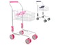 Zwei rosa Spielzeug-Einkaufswagen mit Rädern.