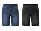Zwei Paar Jeans-Shorts, eine in Dunkelblau und eine in Schwarz.
