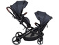 Ein schwarzer BabyGo Duo-Kinderwagen mit zwei Sitzen.