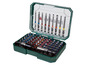 Ein Satz Schraubendreher in verschiedenen Größen und Bits in einer grünen Box.