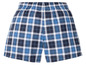 Blaue karierte Boxershorts.