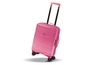 Ein rosafarbener Koffer mit Rollen.