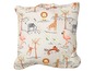 Kissen mit Safari-Tiermotiven wie Giraffen, Zebras und Tigern.